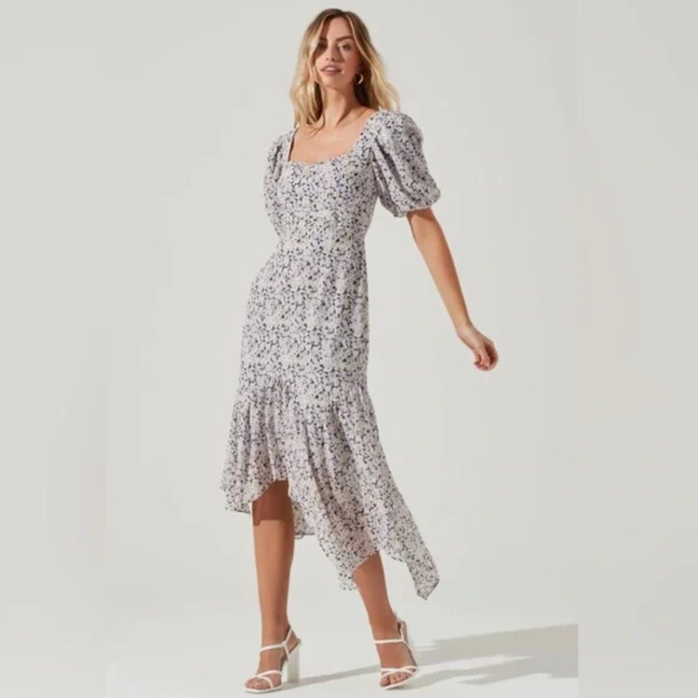 NWOT Astr the Label Micaela Floral Puff Sleeve Midi Dress